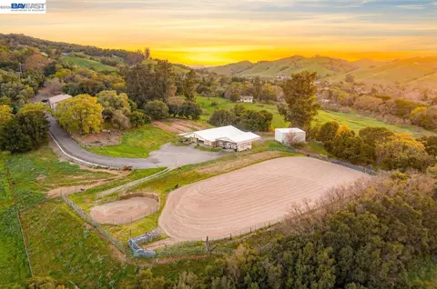 10700 Foothill Rd, Sunol, CA 94586