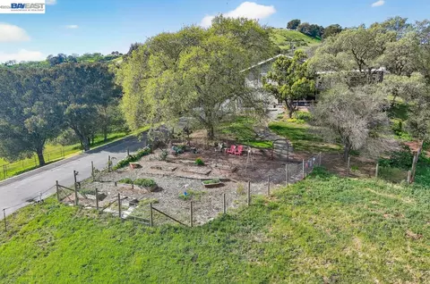 10700 Foothill Rd, Sunol, CA 94586 photo 4