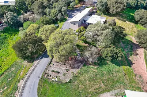 10700 Foothill Rd, Sunol, CA 94586 photo 3