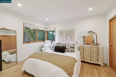 Bedroom - 380 Vermont Ave, Berkeley, CA 94707 photo 1 of 6