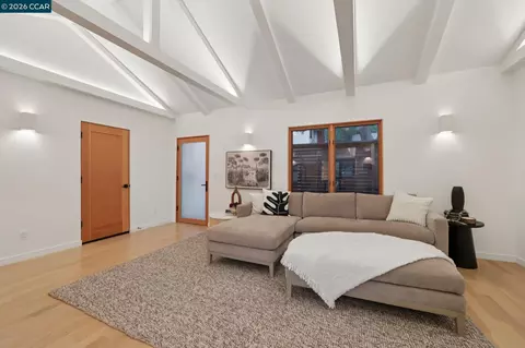 Living - 380 Vermont Ave, Berkeley, CA 94707 photo 2 of 3