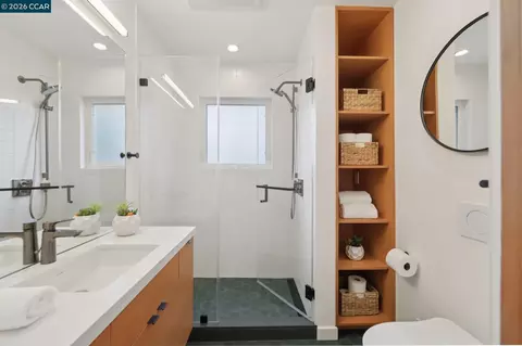 Bath - 380 Vermont Ave, Berkeley, CA 94707 photo 2 of 3