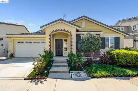 2904 Hanauma Bay Dr, Pittsburg, CA 94565