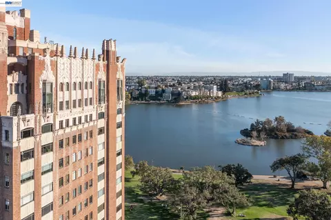 492 Staten Ave #1002, Oakland, CA 94610
