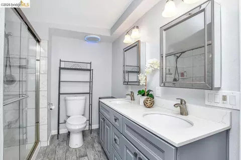 Bath - 2191 E Cypress Rd, Oakley, CA 94561 photo 2 of 3