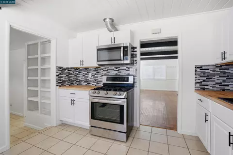 Kitchen - 2828 Hilltop Rd, Concord, CA 94520 photo 2 of 4