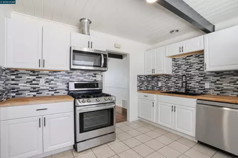 Kitchen - 2828 Hilltop Rd, Concord, CA 94520 photo 3 of 4