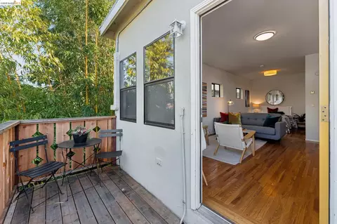 Exterior - 2112 Mckinley Ave #D, Berkeley, CA 94703 photo 3 of 5