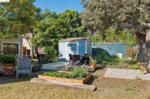 Exterior - 2112 Mckinley Ave #D, Berkeley, CA 94703 photo 5 of 5