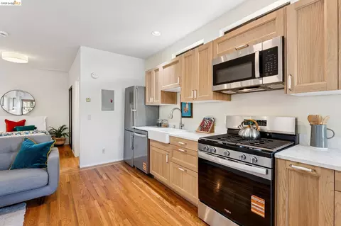 Kitchen - 2112 Mckinley Ave #D, Berkeley, CA 94703 photo 3 of 3