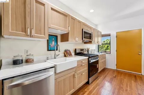 Kitchen - 2112 Mckinley Ave #D, Berkeley, CA 94703 photo 2 of 3