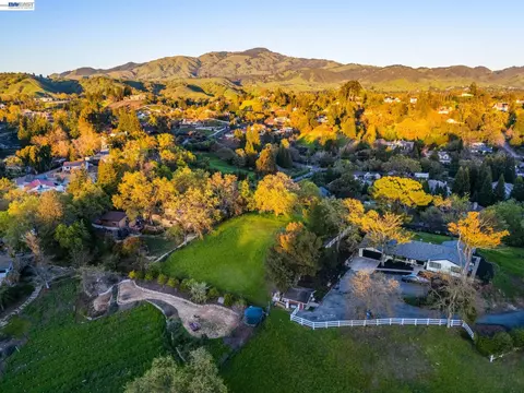 3 Ohlson Ln, Danville, CA 94526 photo 3