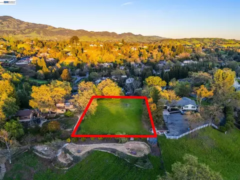 3 Ohlson Ln, Danville, CA 94526 photo 2