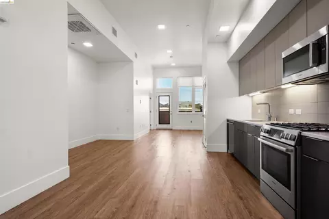 1545 32nd St #208, Oakland, CA 94608