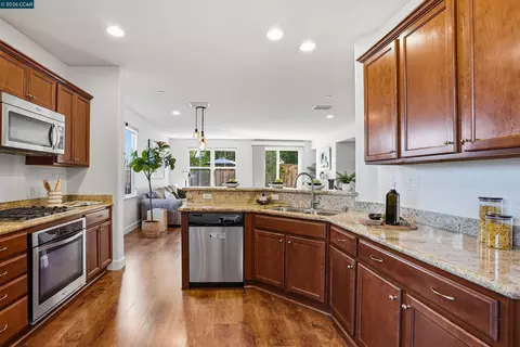 Kitchen - 527 Falling Star Dr, Martinez, CA 94553 photo 2 of 3