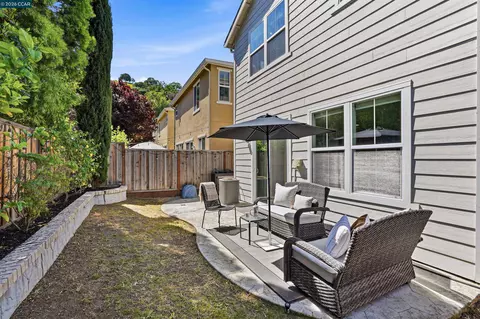 Exterior - 527 Falling Star Dr, Martinez, CA 94553 photo 5 of 7