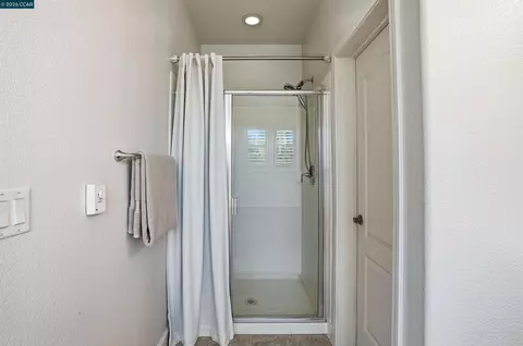 Bath - 527 Falling Star Dr, Martinez, CA 94553 photo 3 of 5