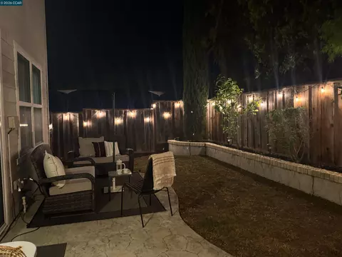 Exterior - 527 Falling Star Dr, Martinez, CA 94553 photo 4 of 7