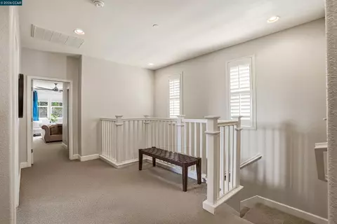 Entry Way - 527 Falling Star Dr, Martinez, CA 94553 photo 6 of 11
