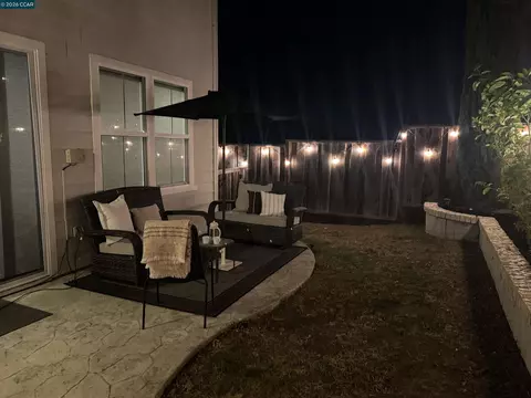 Exterior - 527 Falling Star Dr, Martinez, CA 94553 photo 3 of 7