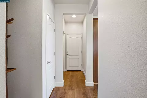 Entry Way - 527 Falling Star Dr, Martinez, CA 94553 photo 3 of 11