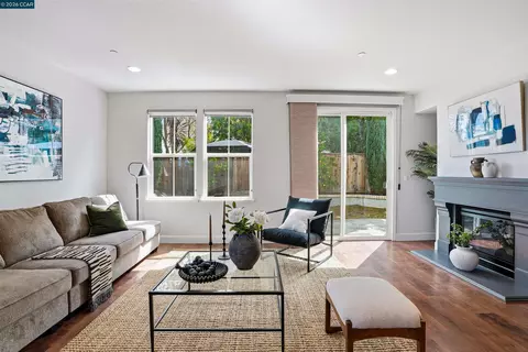 Living - 527 Falling Star Dr, Martinez, CA 94553 photo 3 of 3