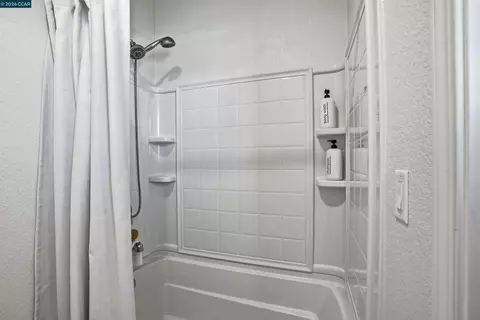 Bath - 527 Falling Star Dr, Martinez, CA 94553 photo 5 of 5