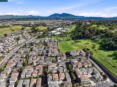 View/Area - 527 Falling Star Dr, Martinez, CA 94553 photo 6 of 6