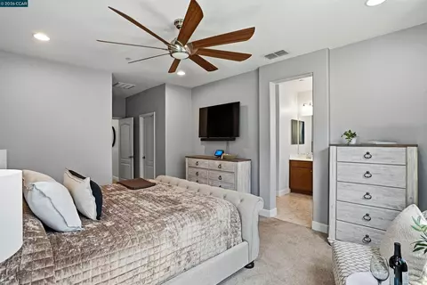 Bedroom - 527 Falling Star Dr, Martinez, CA 94553 photo 3 of 6