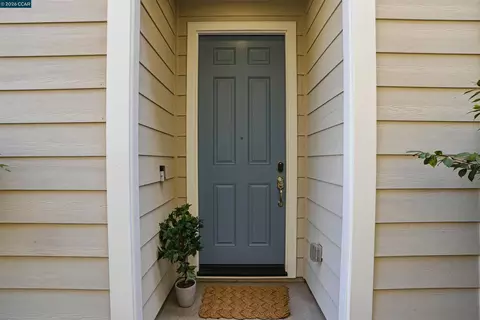 Entry Way - 527 Falling Star Dr, Martinez, CA 94553 photo 1 of 11