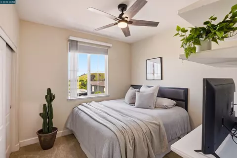 Bedroom - 527 Falling Star Dr, Martinez, CA 94553 photo 5 of 6