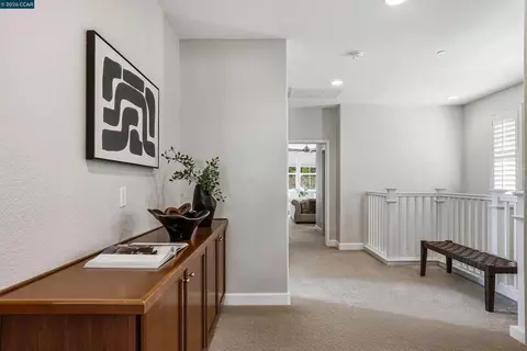 Entry Way - 527 Falling Star Dr, Martinez, CA 94553 photo 7 of 11