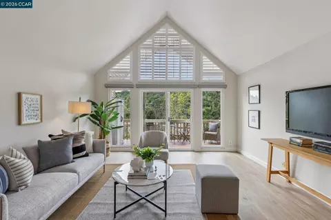 122 Ascot Ct #B, Moraga, CA 94556