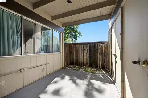 Exterior - 355 Parkview Ter #B9, Vallejo, CA 94589 photo 4 of 7