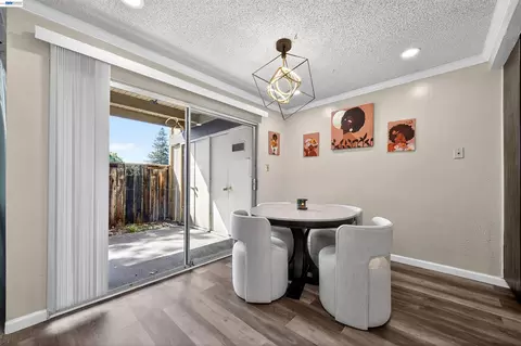 Dining - 355 Parkview Ter #B9, Vallejo, CA 94589 photo 3 of 4