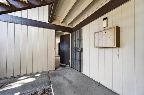 Exterior - 355 Parkview Ter #B9, Vallejo, CA 94589 photo 2 of 7