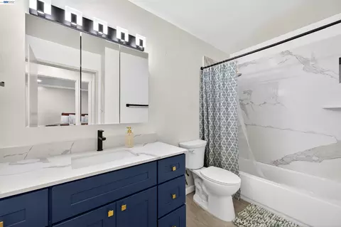 Bath - 355 Parkview Ter #B9, Vallejo, CA 94589 photo 1 of 1