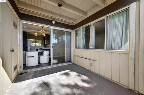 Exterior - 355 Parkview Ter #B9, Vallejo, CA 94589 photo 5 of 7