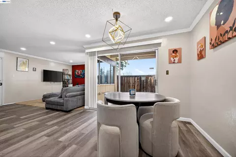 Dining - 355 Parkview Ter #B9, Vallejo, CA 94589 photo 2 of 4