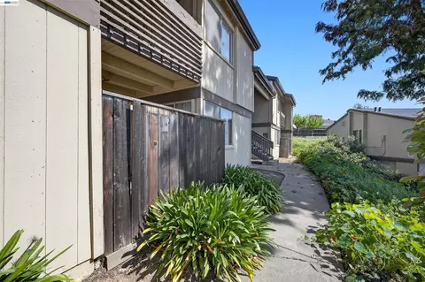 Exterior - 355 Parkview Ter #B9, Vallejo, CA 94589 photo 7 of 7