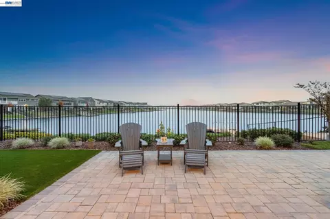 2827 Irish Meadow Way, Lathrop, CA 95330