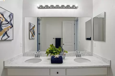 Bath - 2525 Modena Dr, Pittsburg, CA 94565 photo 7 of 8