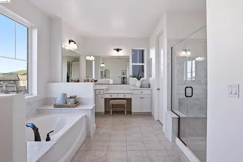 Bath - 2525 Modena Dr, Pittsburg, CA 94565 photo 2 of 8