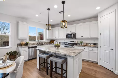 Kitchen - 2525 Modena Dr, Pittsburg, CA 94565 photo 1 of 2