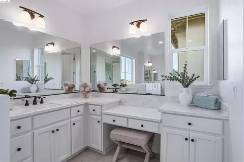 Bath - 2525 Modena Dr, Pittsburg, CA 94565 photo 4 of 8