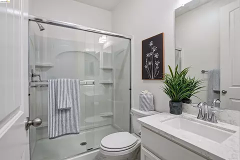 Bath - 2525 Modena Dr, Pittsburg, CA 94565 photo 8 of 8