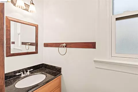Bath - 1718 Bancroft Way, Berkeley, CA 94703 photo 2 of 4