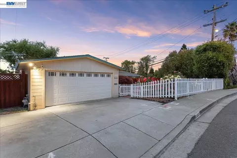 24805 Canyon View Ct, Hayward, CA 94541