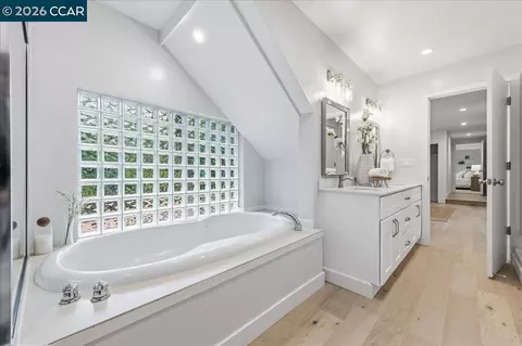 Bath - 3 Mountain View Pl, Lafayette, CA 94549 photo 2 of 2