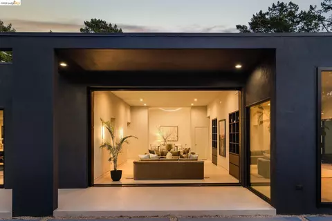 5645 Bacon Rd, Oakland, CA 94619